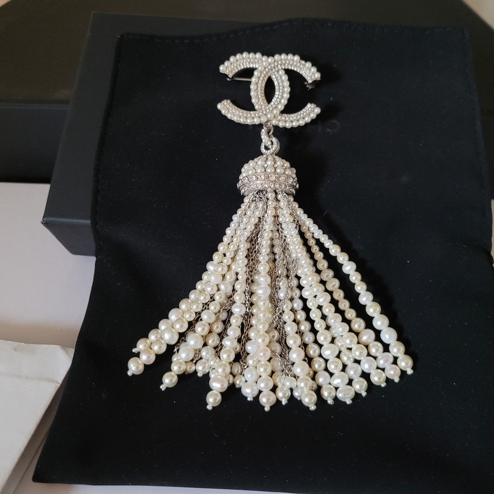 Chanel pearl statement  brooch - Picture 8 of 12